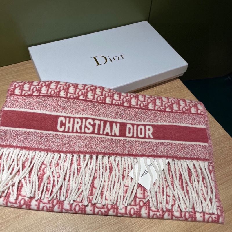 CHRISTIAN DIOR